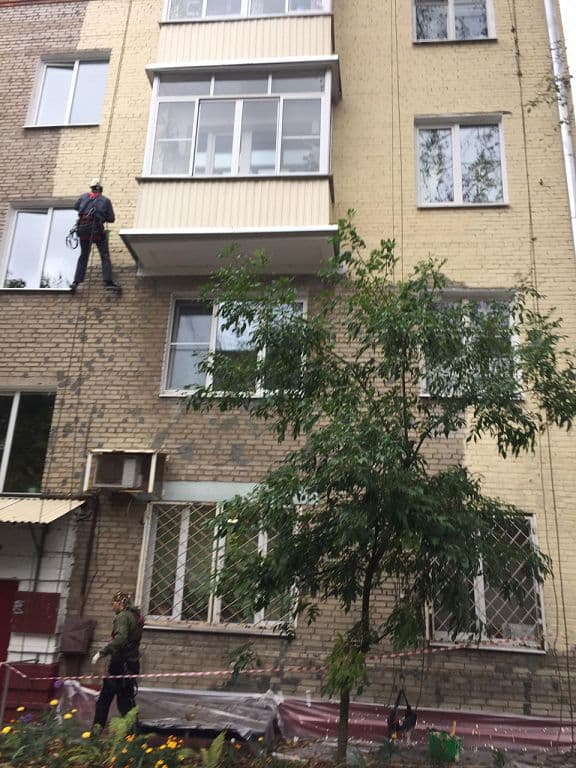 Огрунтовка и покраска поверхности фасада