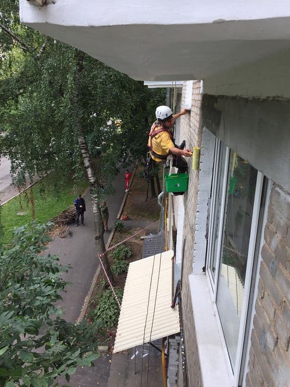 Огрунтовка и покраска поверхности фасада